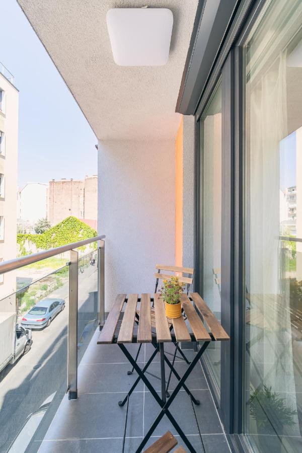 Corvin Apartment With Balcony And Ac Budapest Extérieur photo