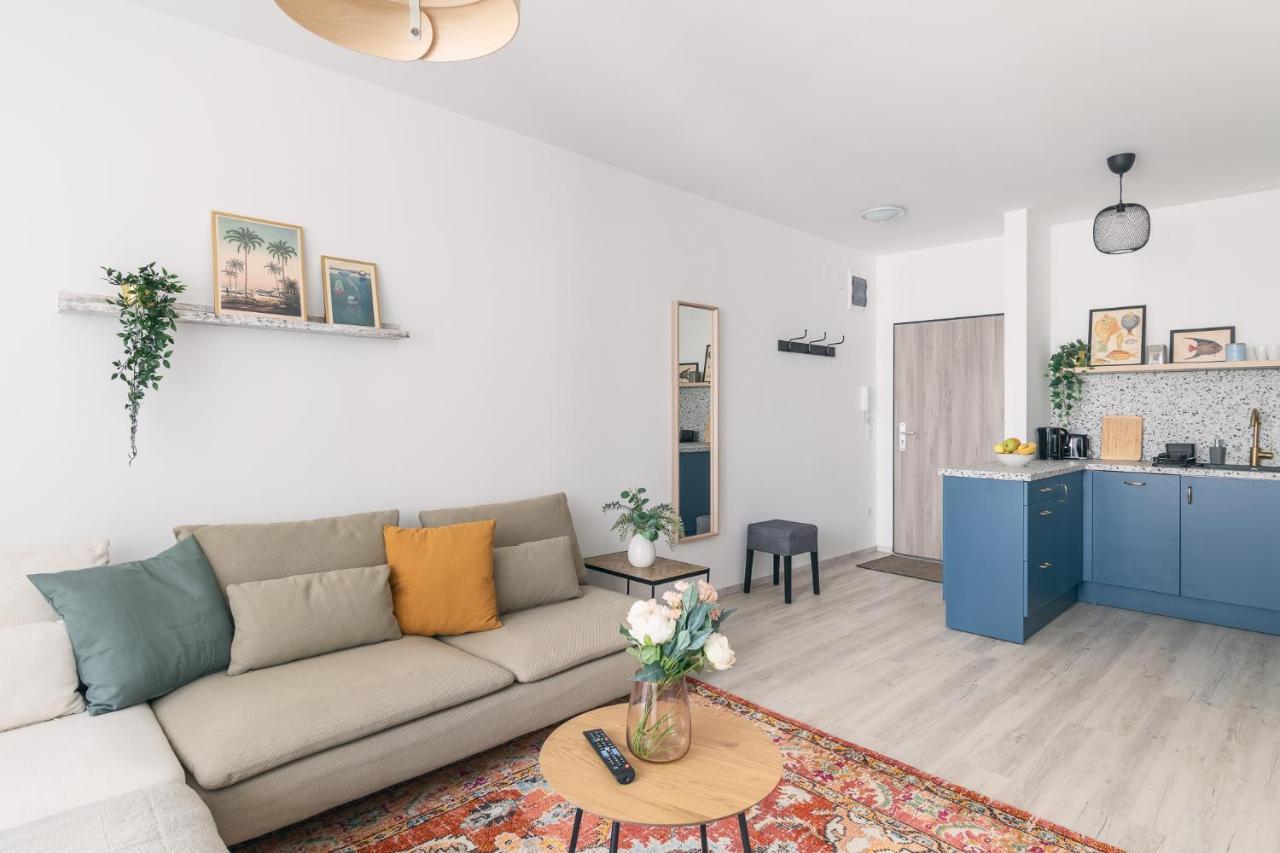 Corvin Apartment With Balcony And Ac Budapest Extérieur photo
