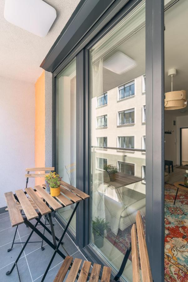 Corvin Apartment With Balcony And Ac Budapest Extérieur photo