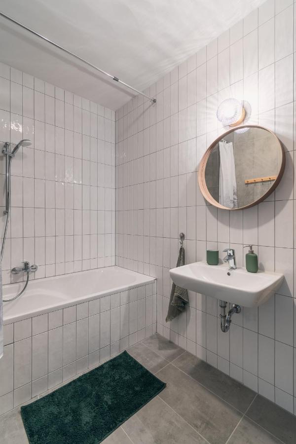 Corvin Apartment With Balcony And Ac Budapest Extérieur photo