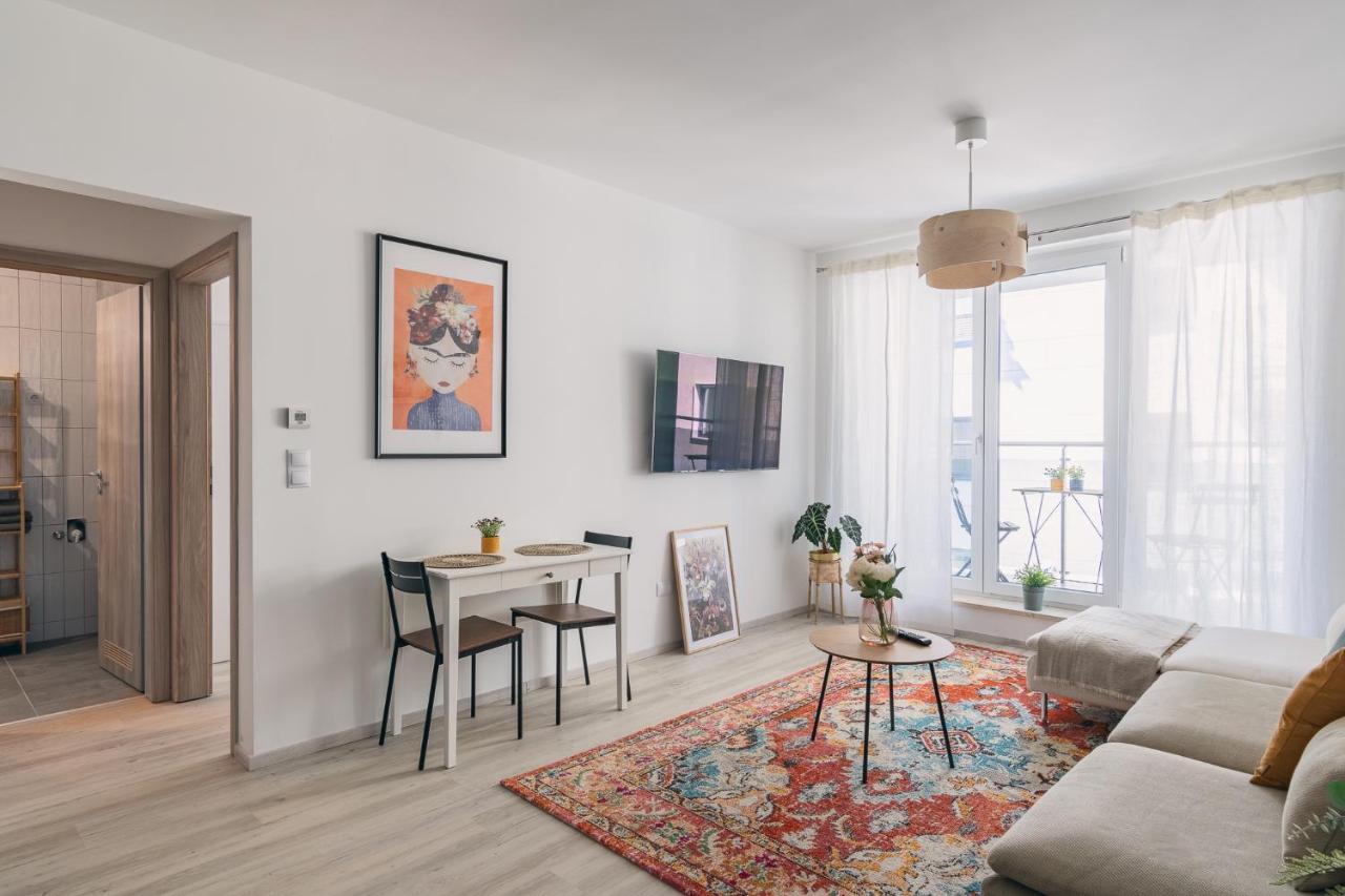 Corvin Apartment With Balcony And Ac Budapest Extérieur photo
