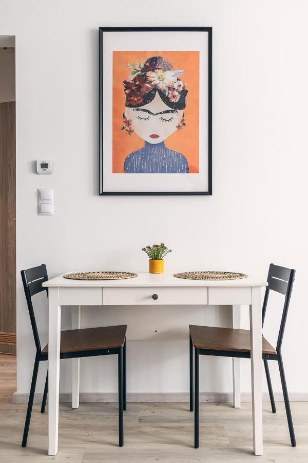 Corvin Apartment With Balcony And Ac Budapest Extérieur photo