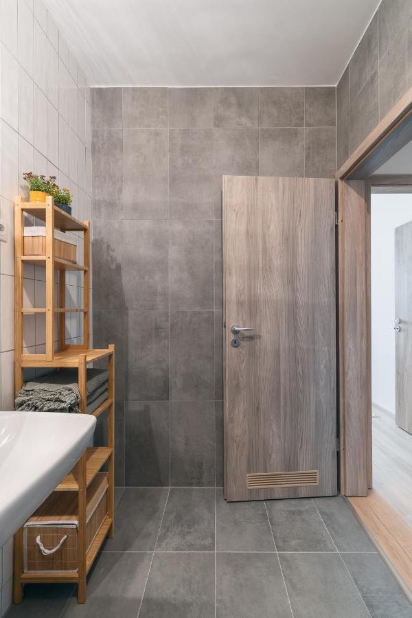 Corvin Apartment With Balcony And Ac Budapest Extérieur photo