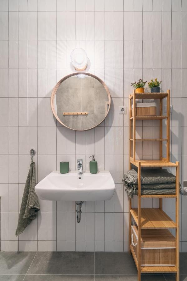 Corvin Apartment With Balcony And Ac Budapest Extérieur photo
