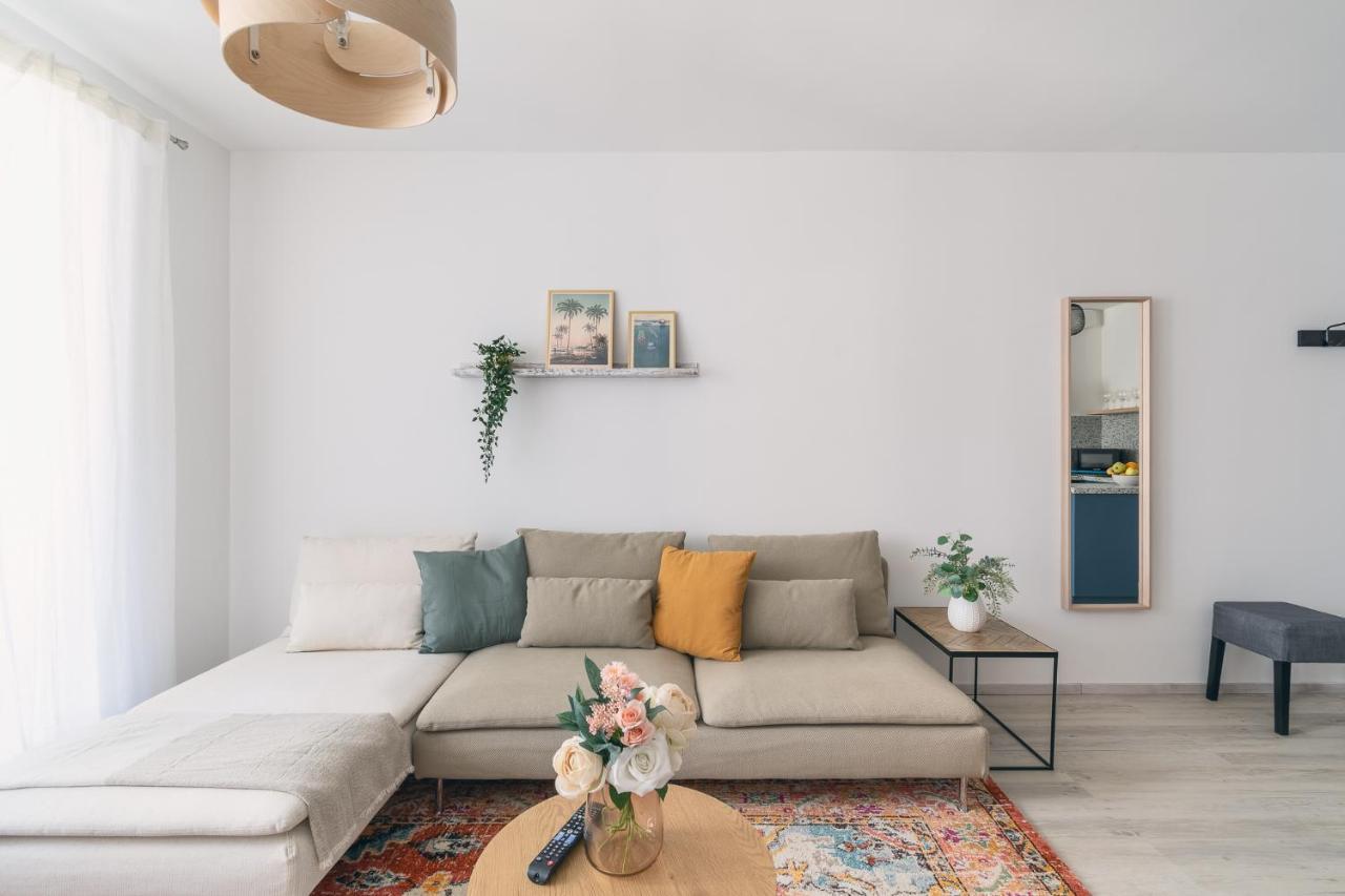 Corvin Apartment With Balcony And Ac Budapest Extérieur photo